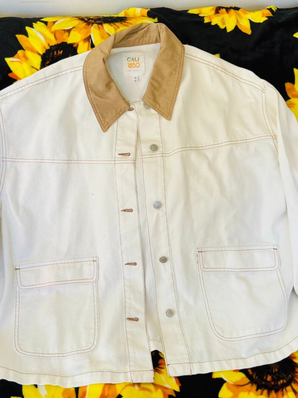 WHITE JEAN JACKET Long Sleeves Brand New Size XL